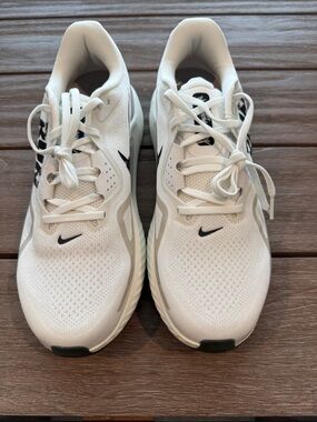 Men’s Nike Structure 26 Running Shoes 11.5 D NWT